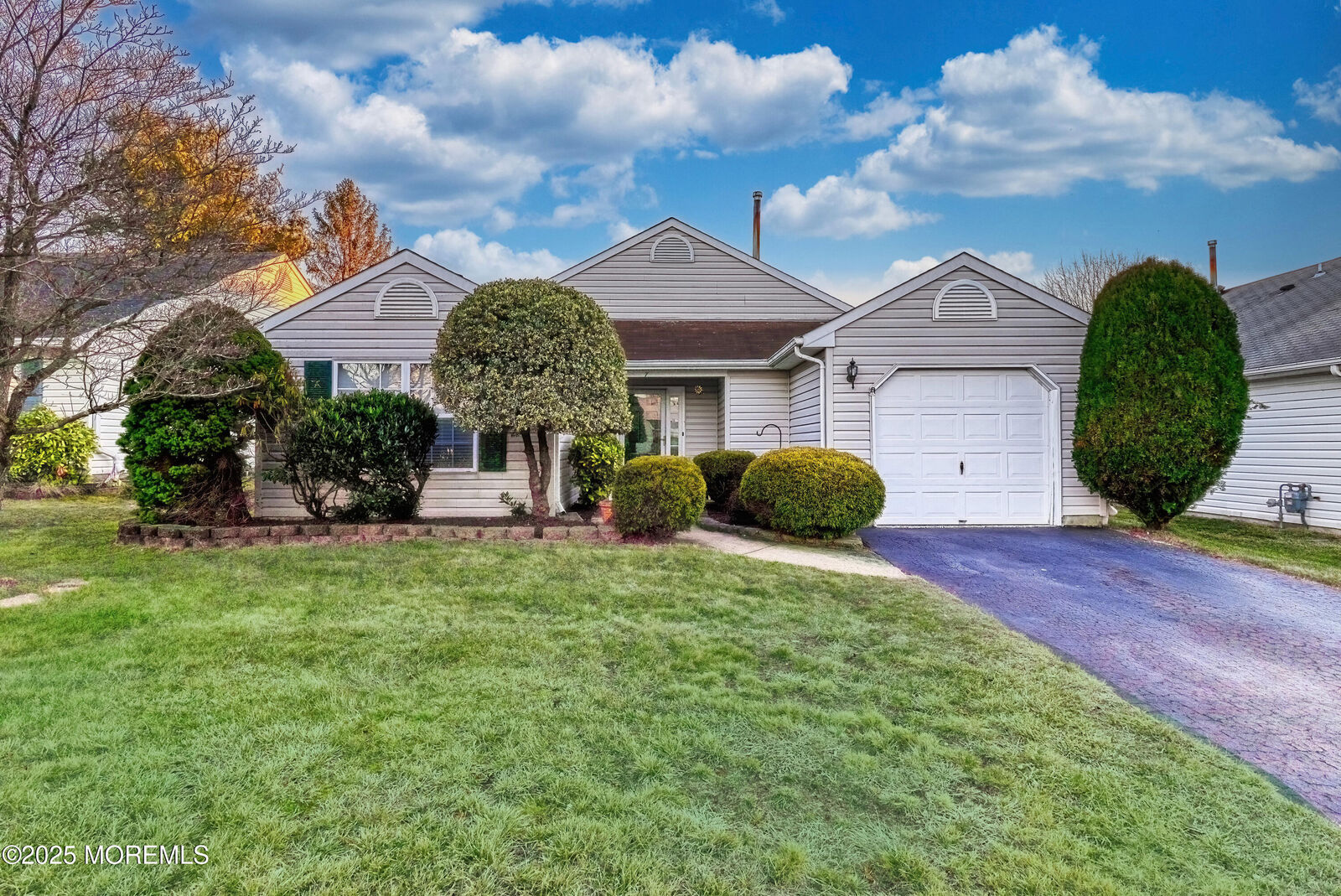 Property Photo:  7 Mayapple Drive  NJ 08724 