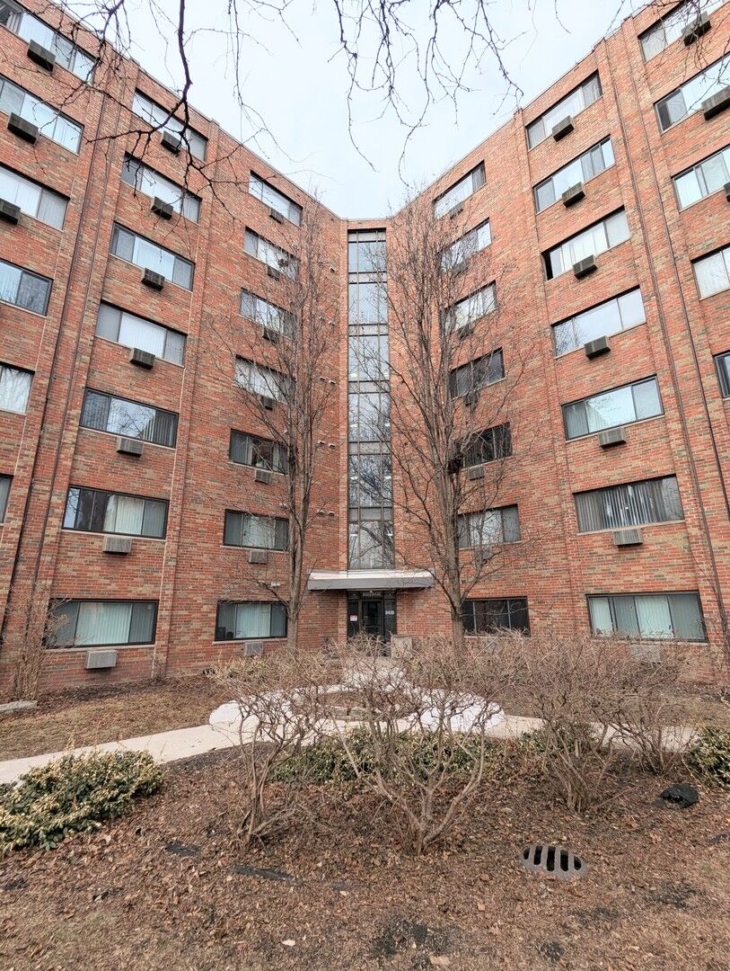 Property Photo:  8503 W Catherine Avenue 427-4  IL 60656