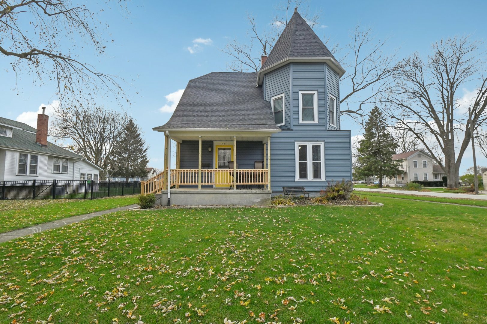 Property Photo:  321 Castle Street  IL 60548 