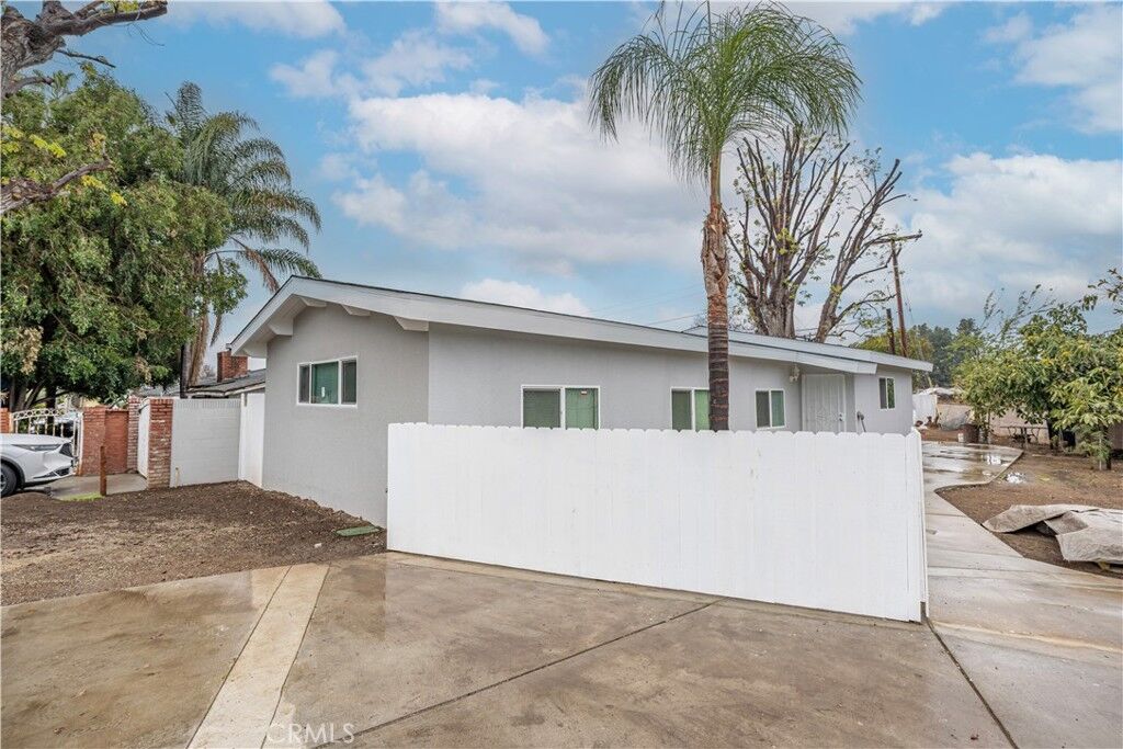 Property Photo:  9137 Laurel Avenue  CA 90605 
