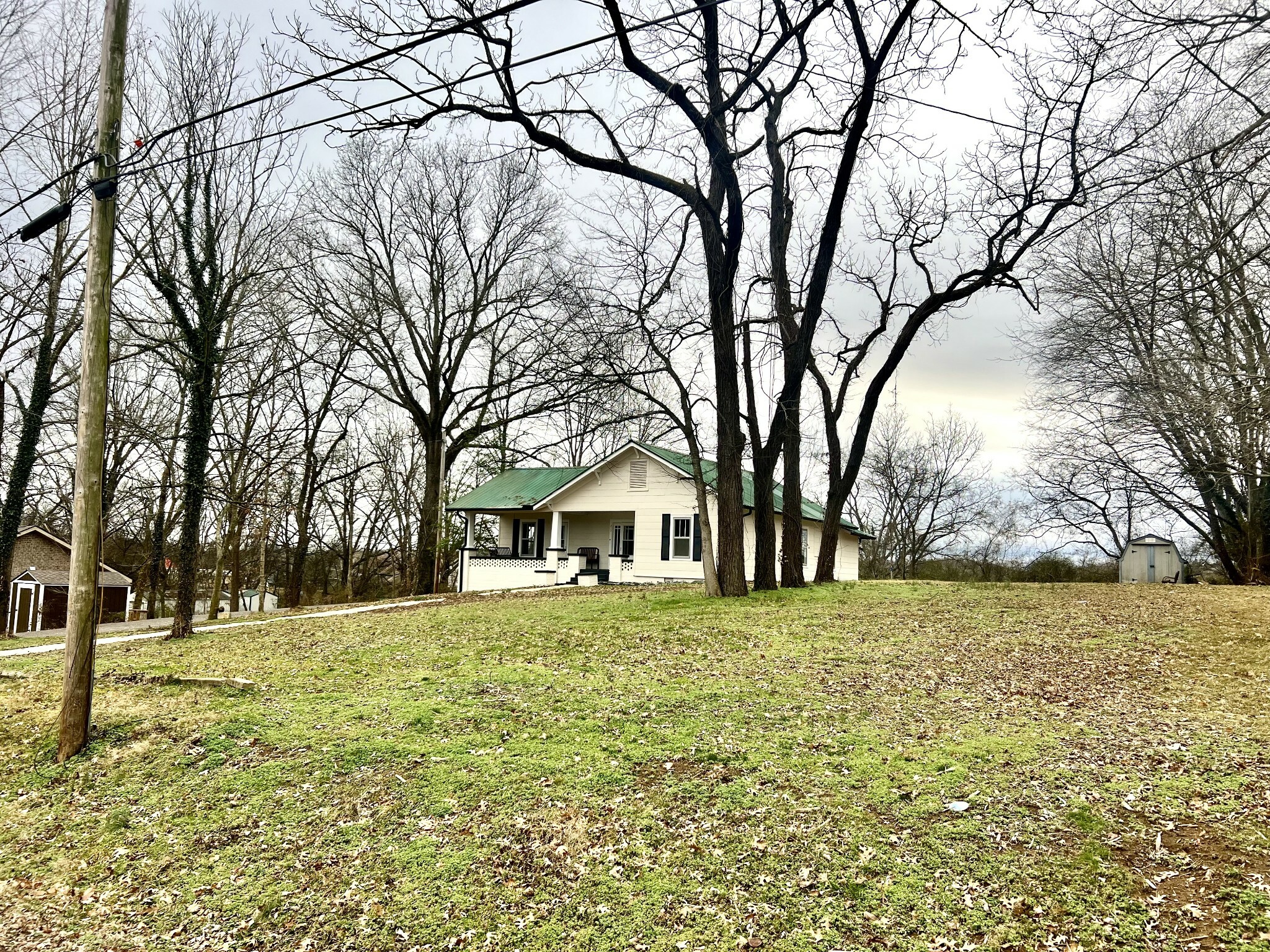 Property Photo: 313 Spring St TN 37183