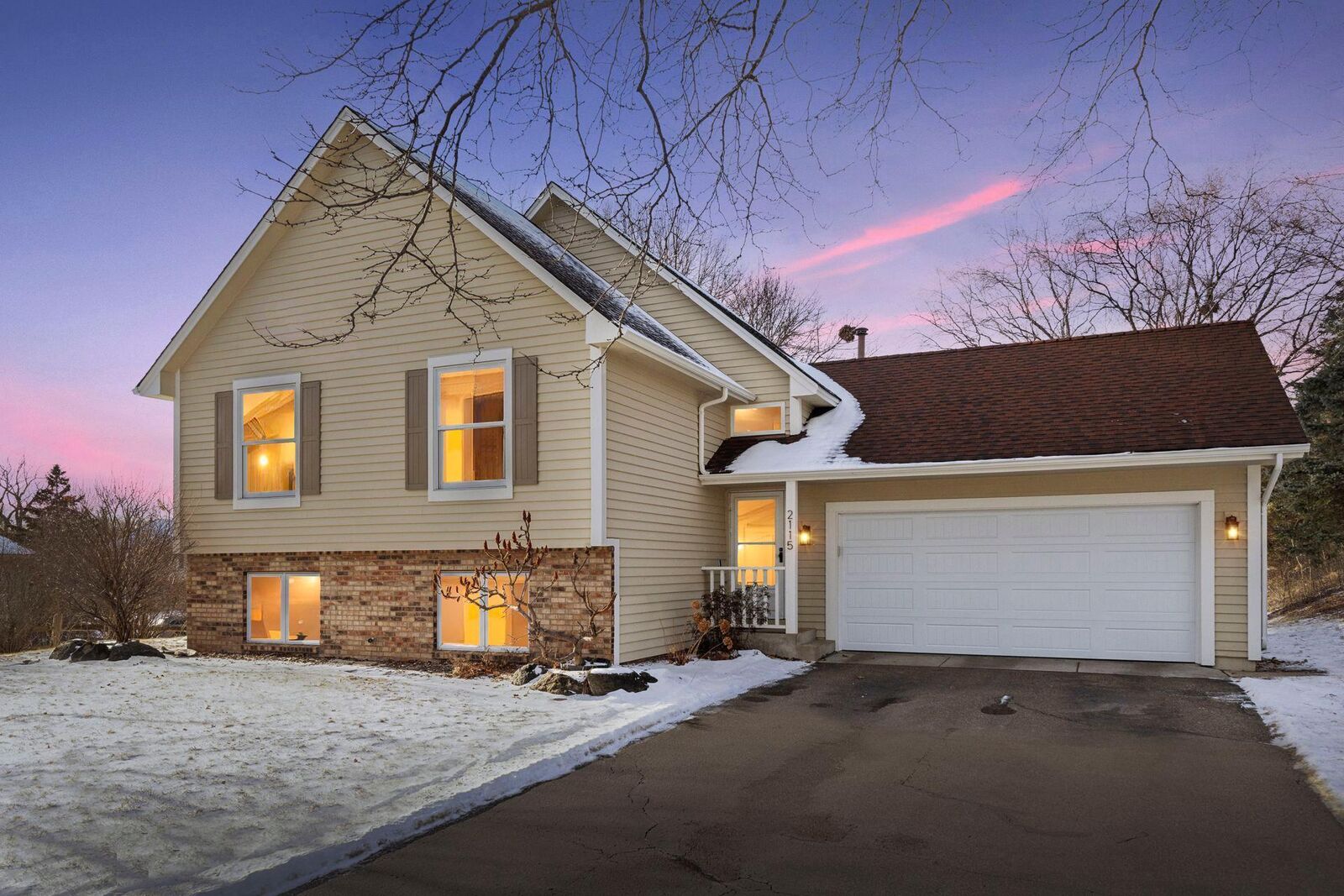 Property Photo:  2115 Black Oaks Lane N  MN 55447 