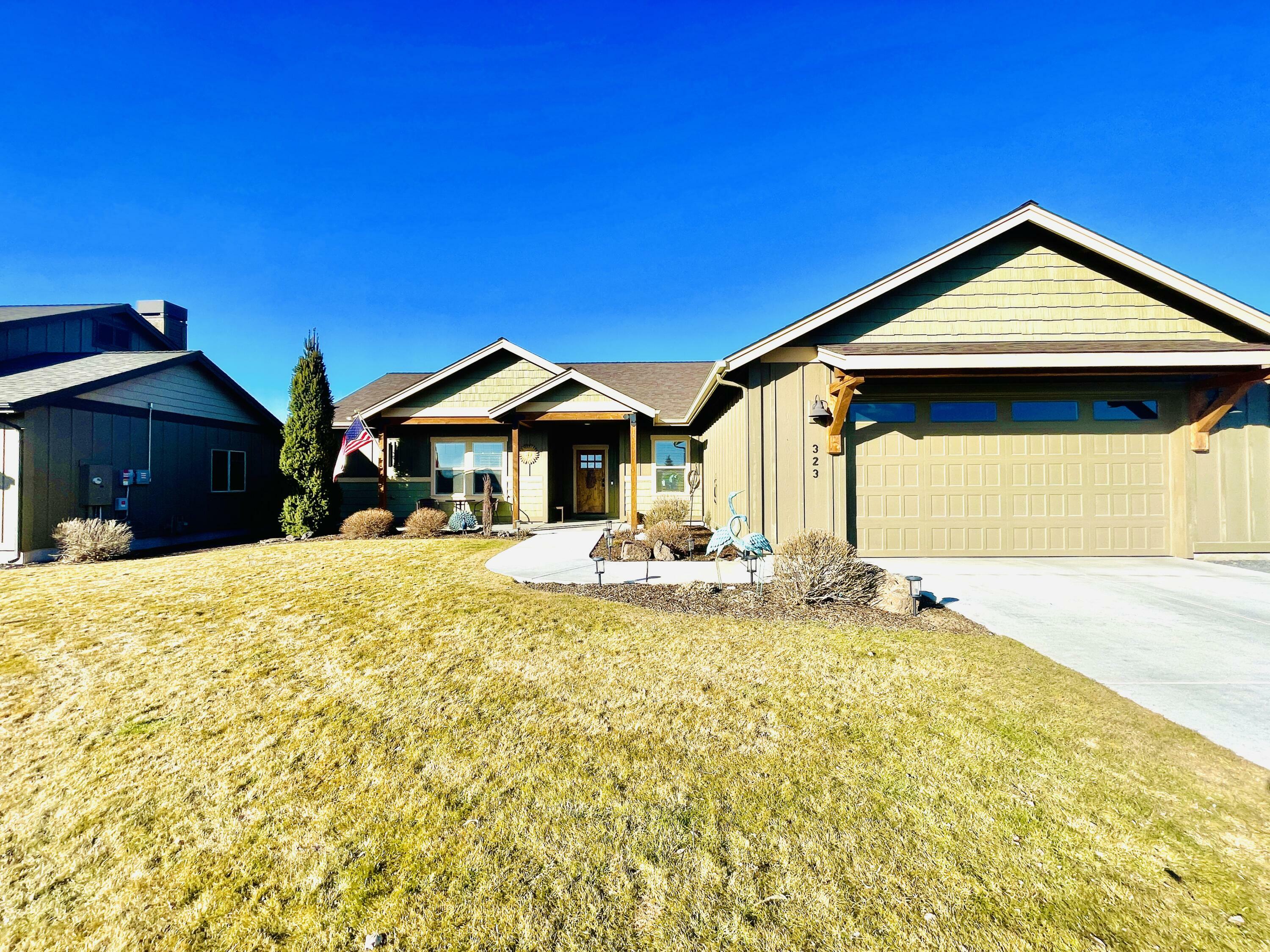 Property Photo:  323 NW Saddle Ridge Loop  OR 97754 