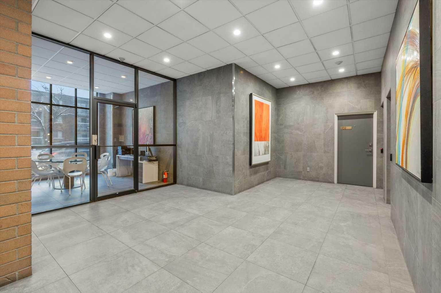 Property Photo: 1334 13 Avenue SW 802 AB T3C 3S2