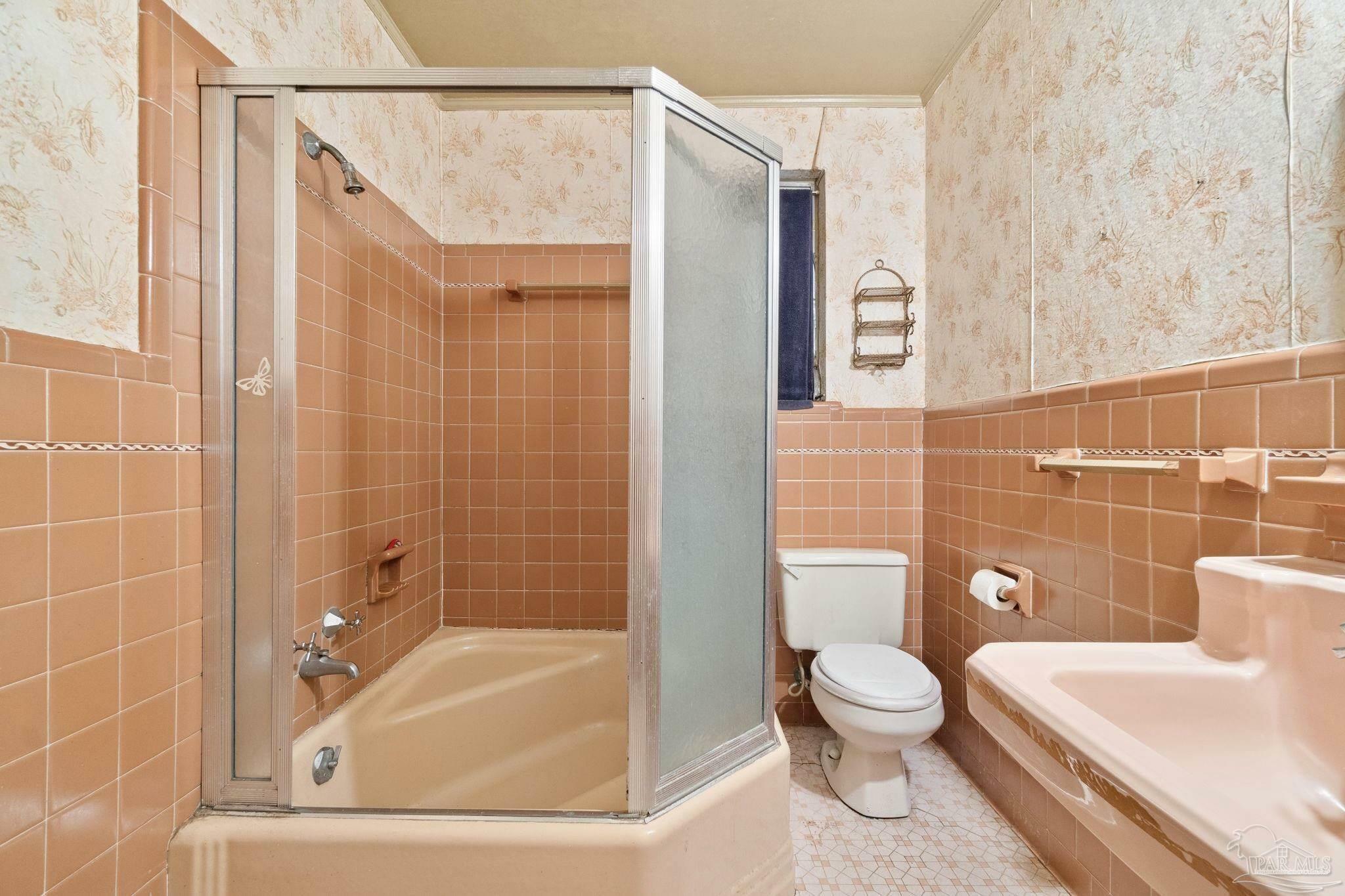 Property Photo: 1201 N Barcelona St FL 32501