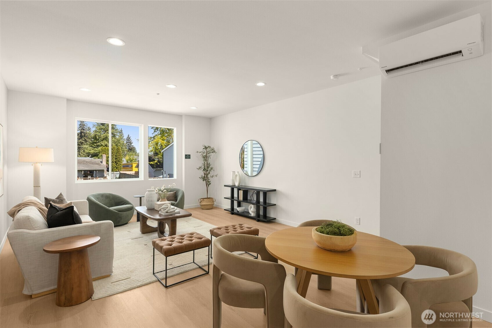 Property Photo:  1520 E  Hollow Dale Place  WA 98204 