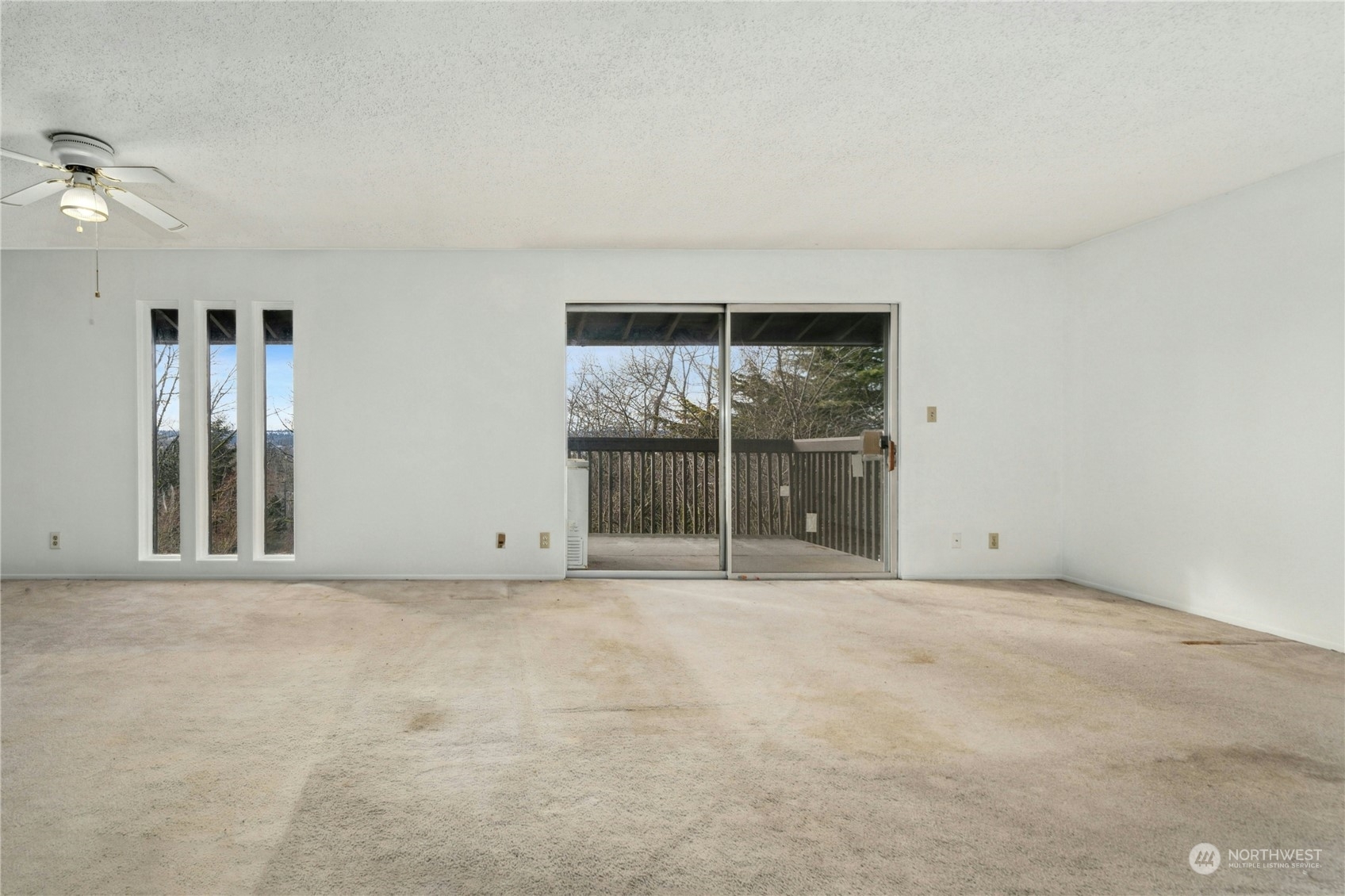 Property Photo:  1425 S Puget Drive C6  WA 98055 