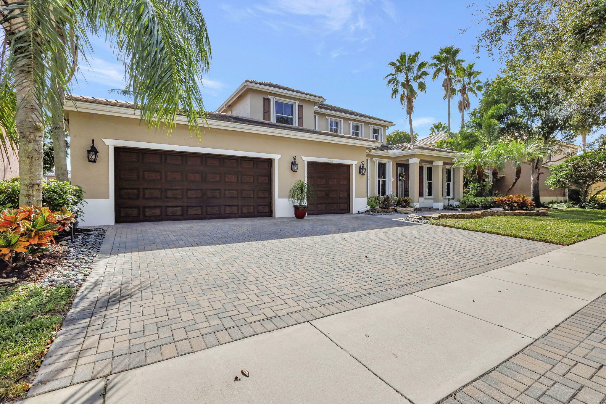 Property Photo: 9352 Savannah Estates Drive FL 33467