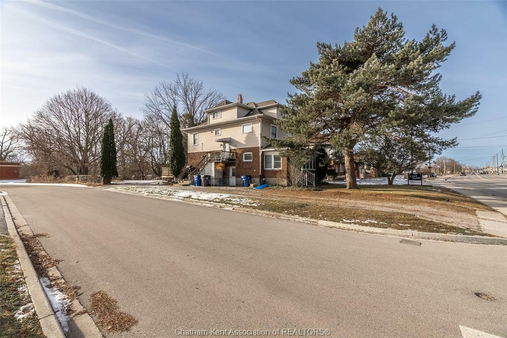 Photo de la propriété:  266 Grand Avenue West  ON N7L 1C1 