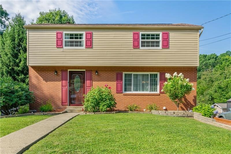 1513 Sugarloaf Dr  Pittsburgh PA 15239 photo