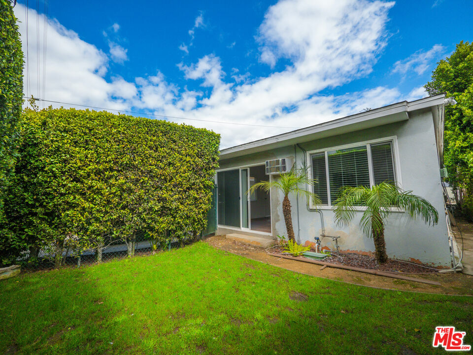 Property Photo:  4964  S Centinela Ave  CA 90066 