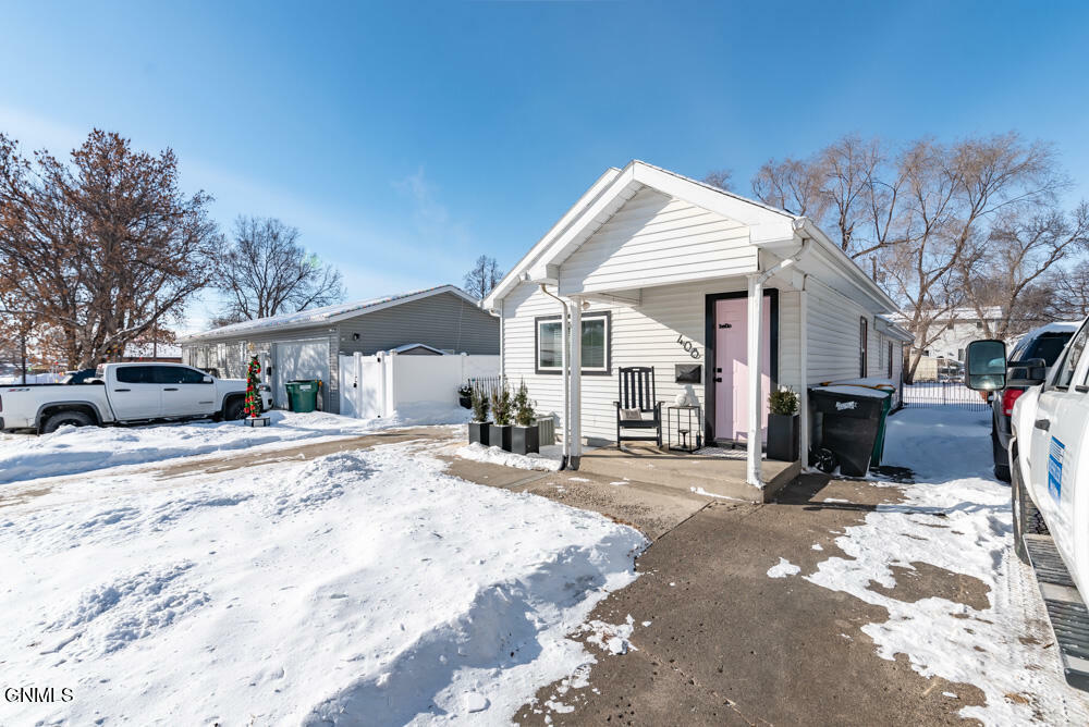 Property Photo:  408 N 20th Street  ND 58501 