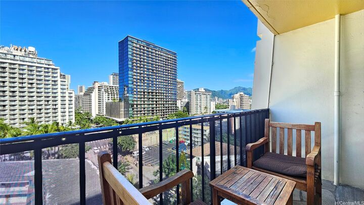 Property Photo:  2425 Kuhio Avenue 1104  HI 96815 