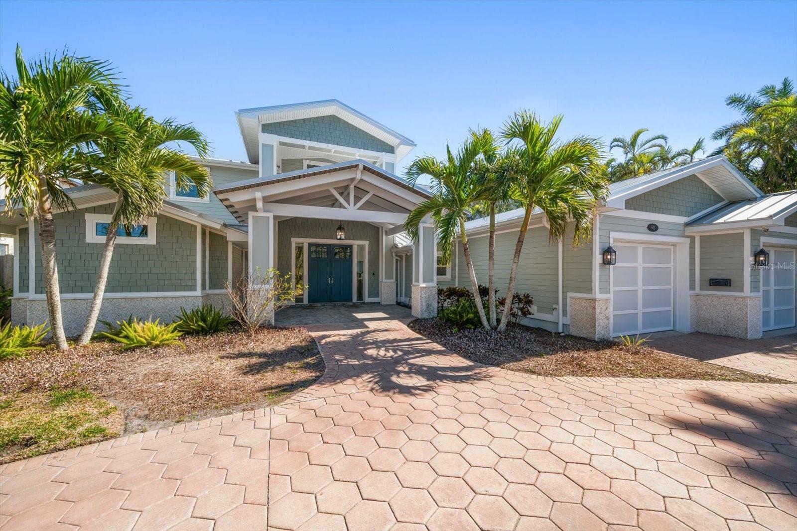 Property Photo:  901 Bay Esplanade  FL 33767 