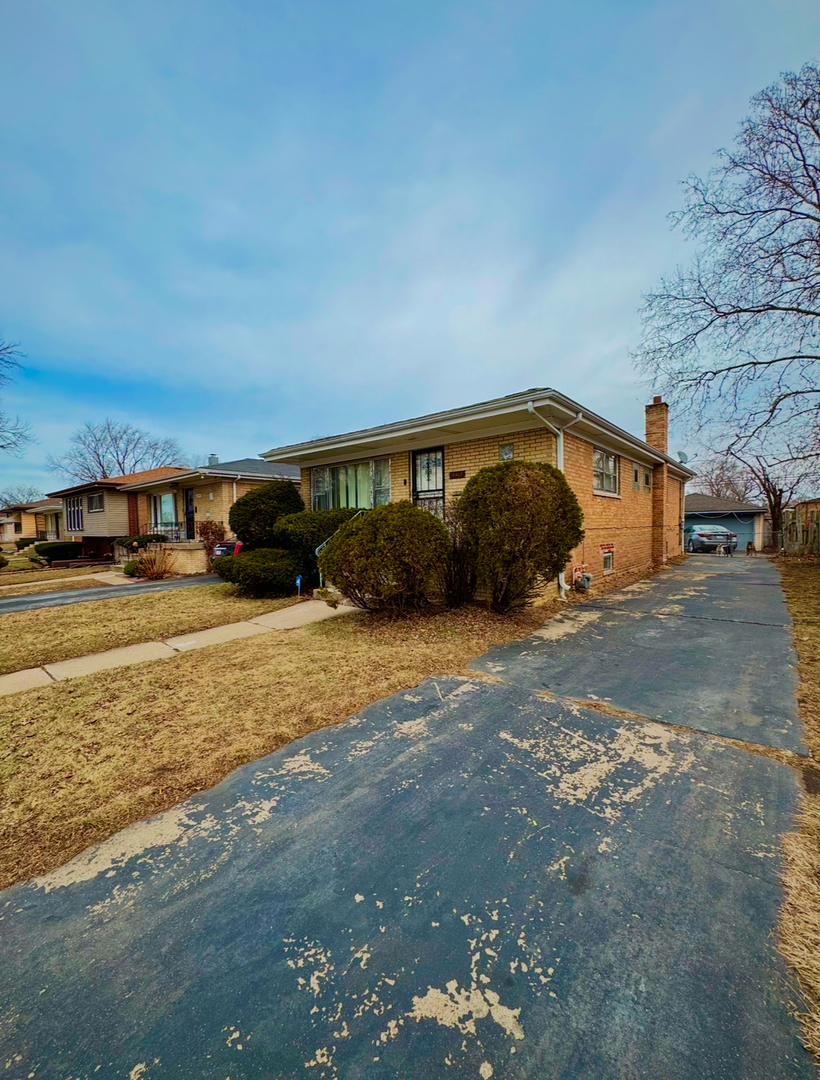 Property Photo: 14333 Drexel Avenue IL 60419