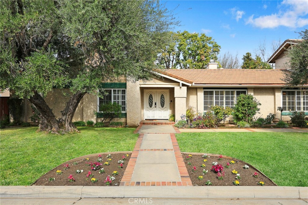 Property Photo:  25 W Rodell Place  CA 91007 