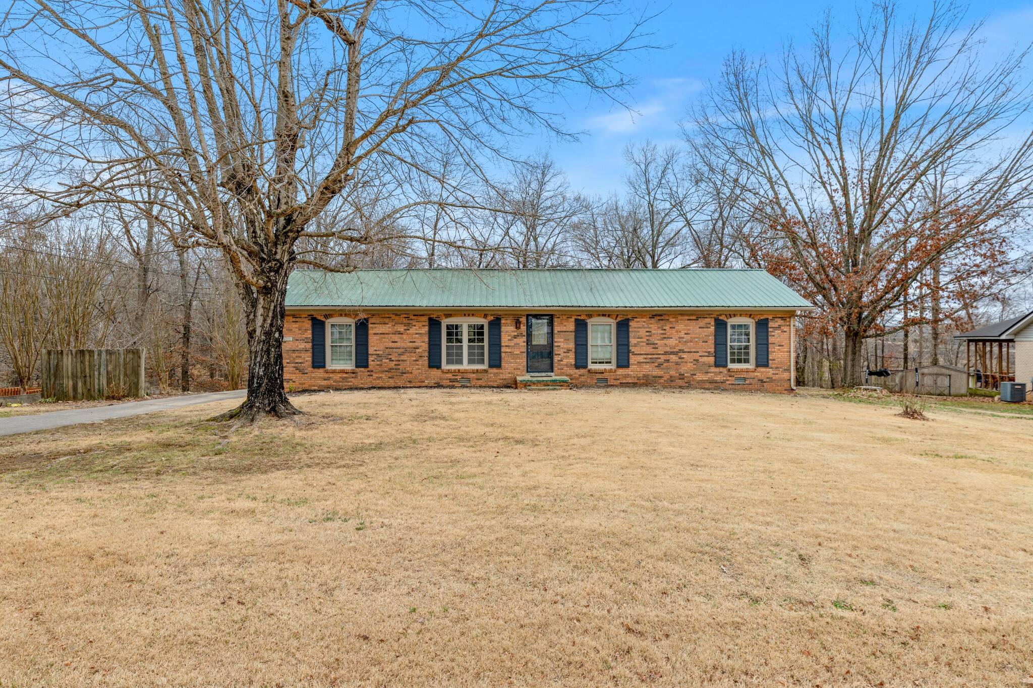 Property Photo: 308 Leader Dr TN 37134