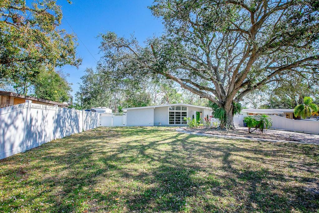 Property Photo:  1800 Barstow Place  FL 34235 