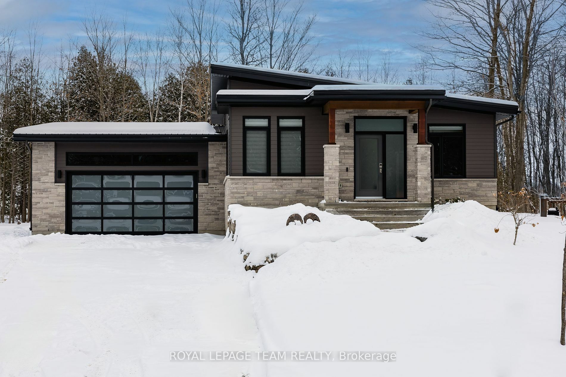 Property Photo:  101 Brookberry Cres  ON K0G 1J0 