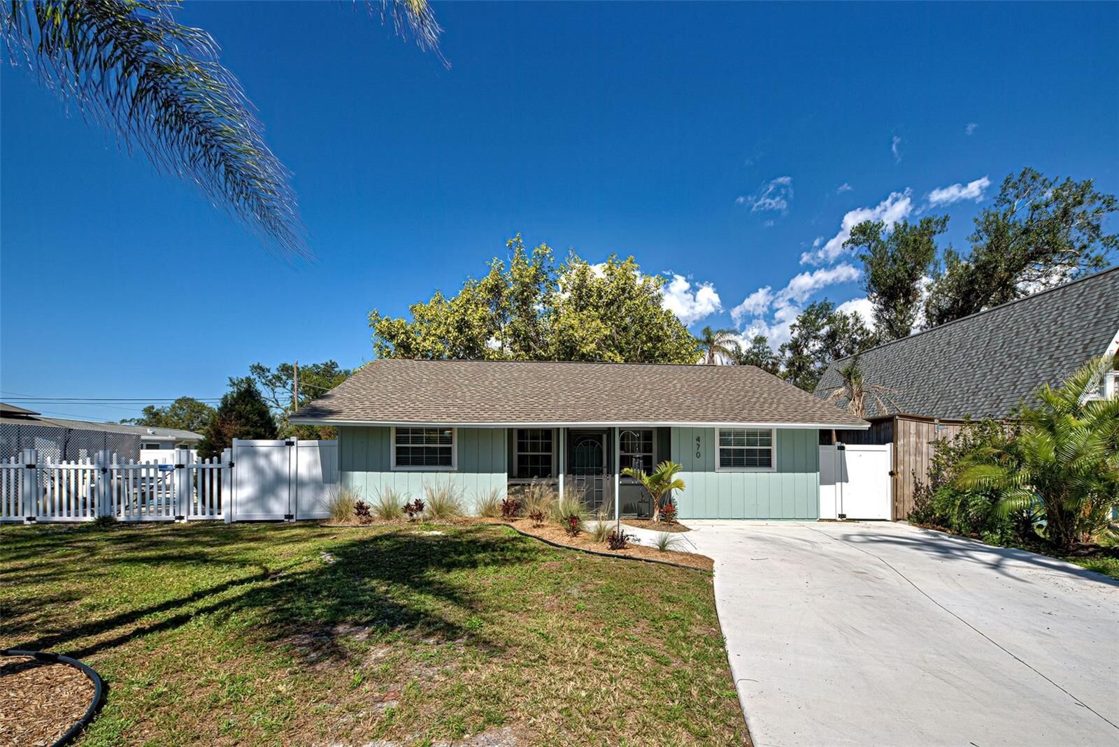 Property Photo:  470 Leach Street  FL 34223 