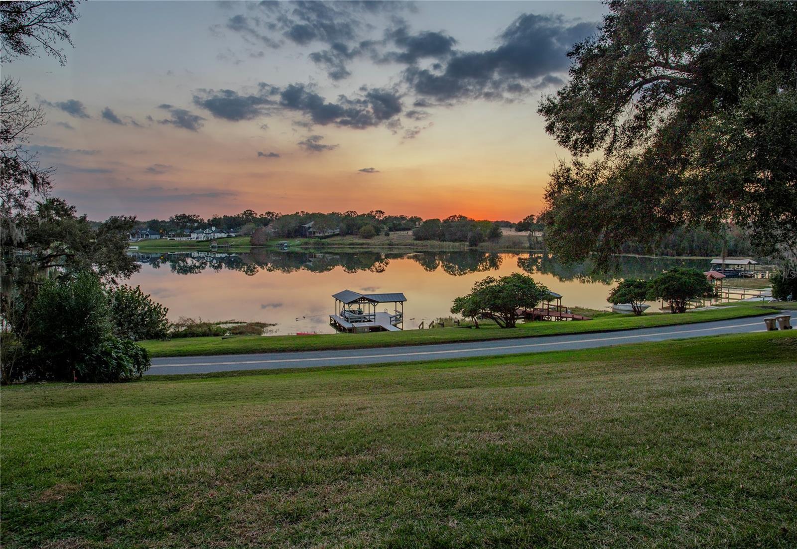 Property Photo: 2422 Topping Place FL 32726