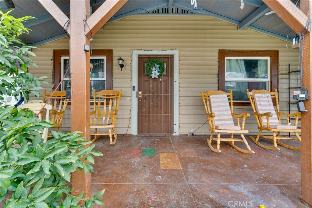 Property Photo: 571 W 16th Street CA 92405