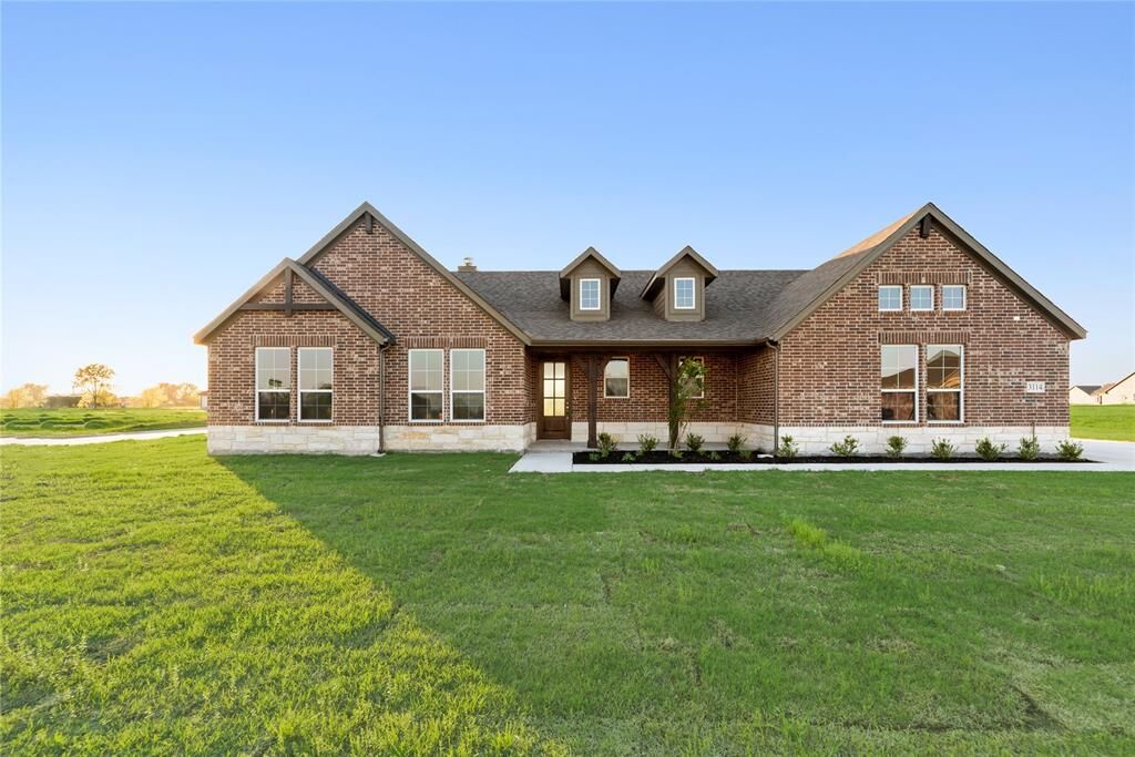 Property Photo: 3114 White Oak Road TX 75161