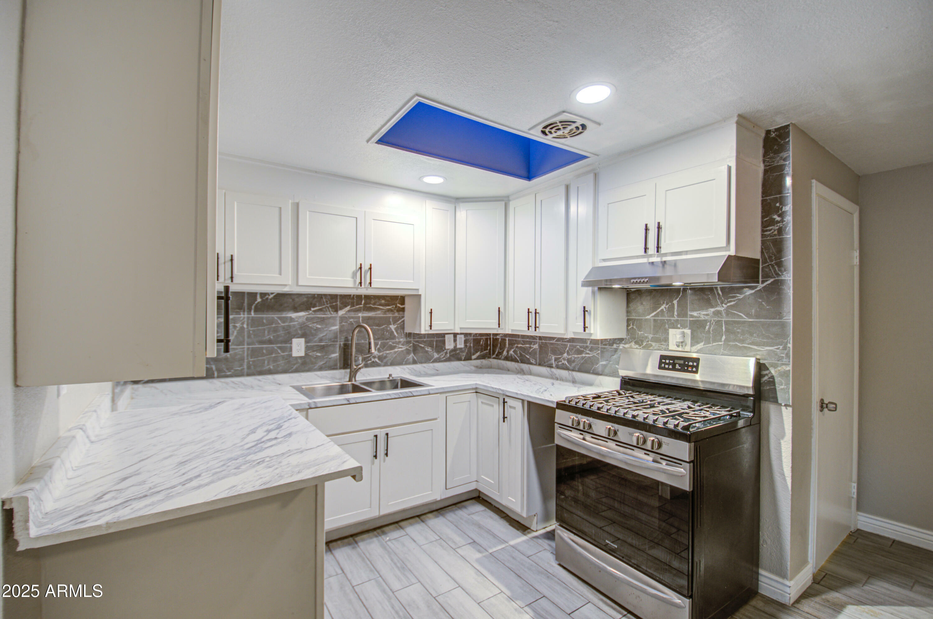 Property Photo: 1630 N 58th Avenue AZ 85035