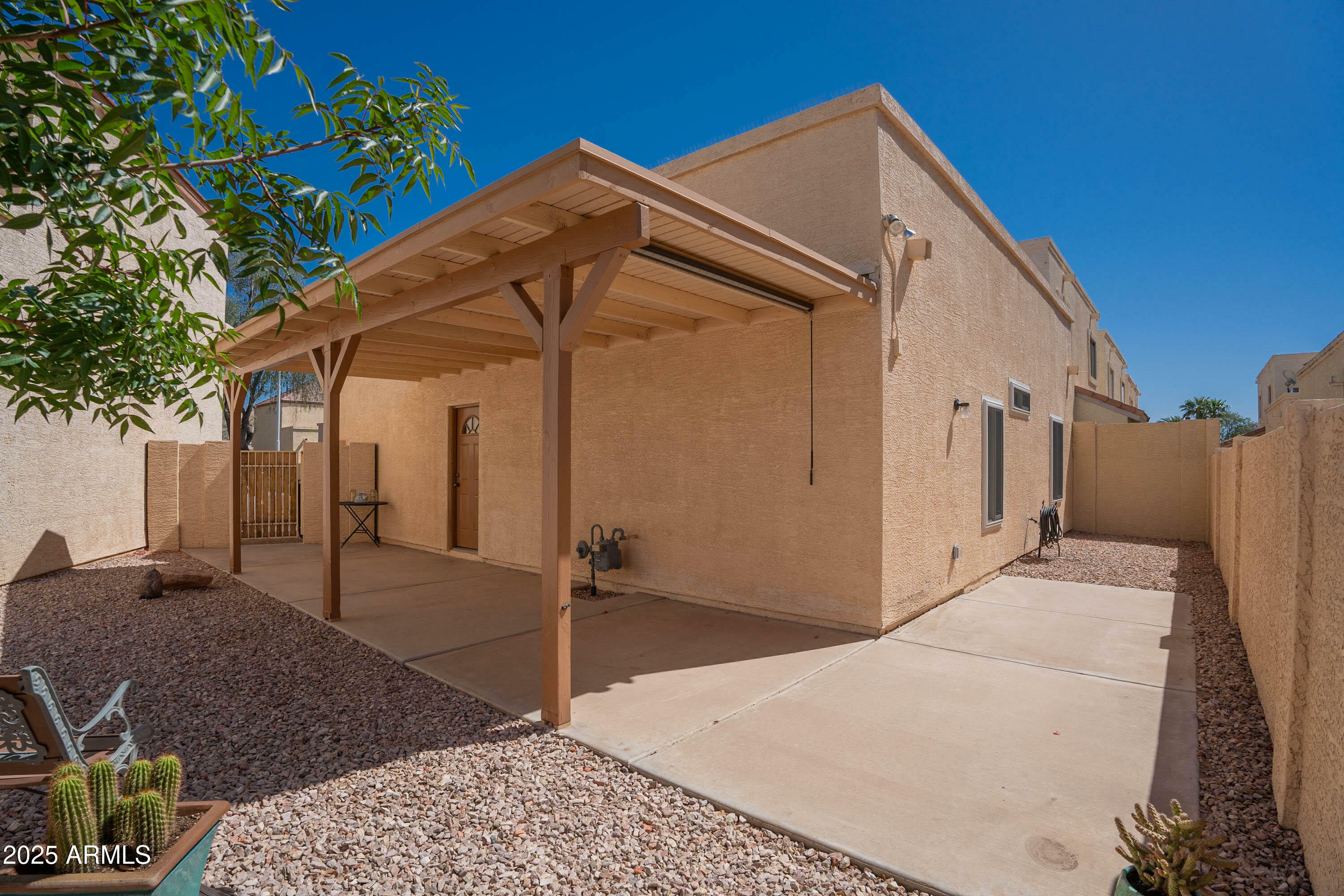 Property Photo: 1027 W Julie Drive AZ 85283