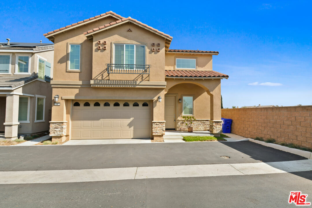 Property Photo:  15205   Ridge Ln 4  CA 92336 