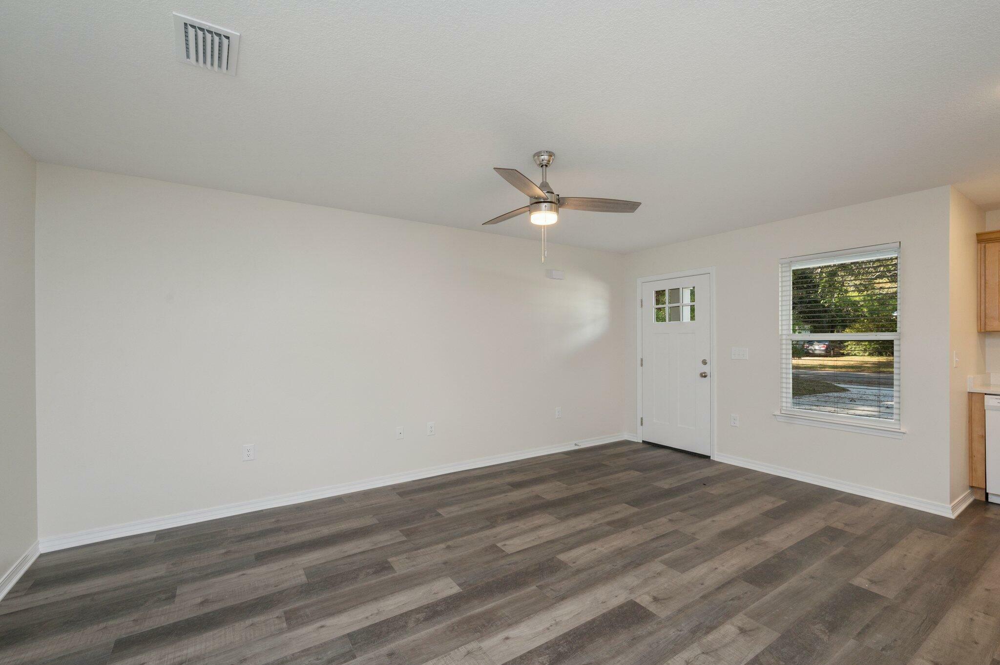 Property Photo:  1530 E 1st Avenue  FL 32539 