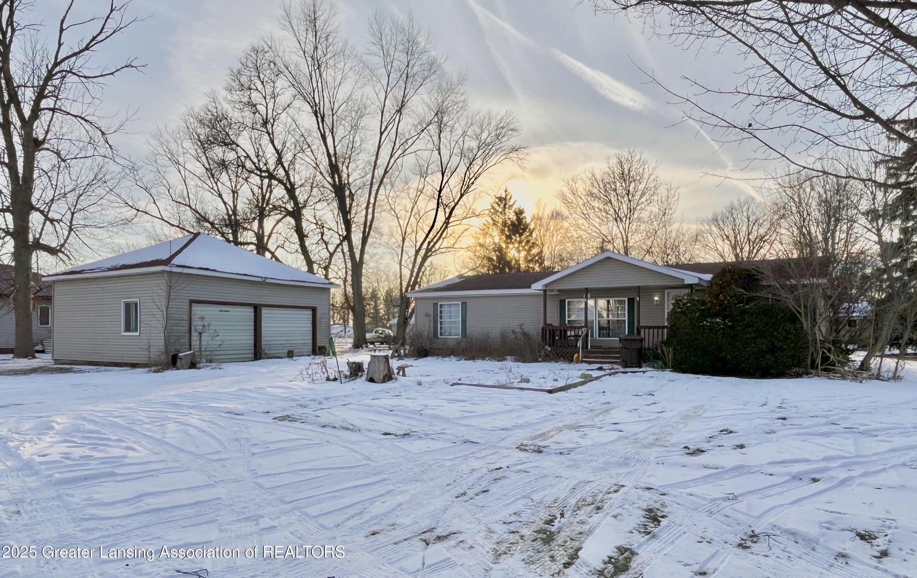 110 N Morse Street  Perrinton MI 48871 photo