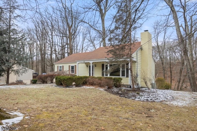 Property Photo:  24 Lake Avenue  NJ 08829 