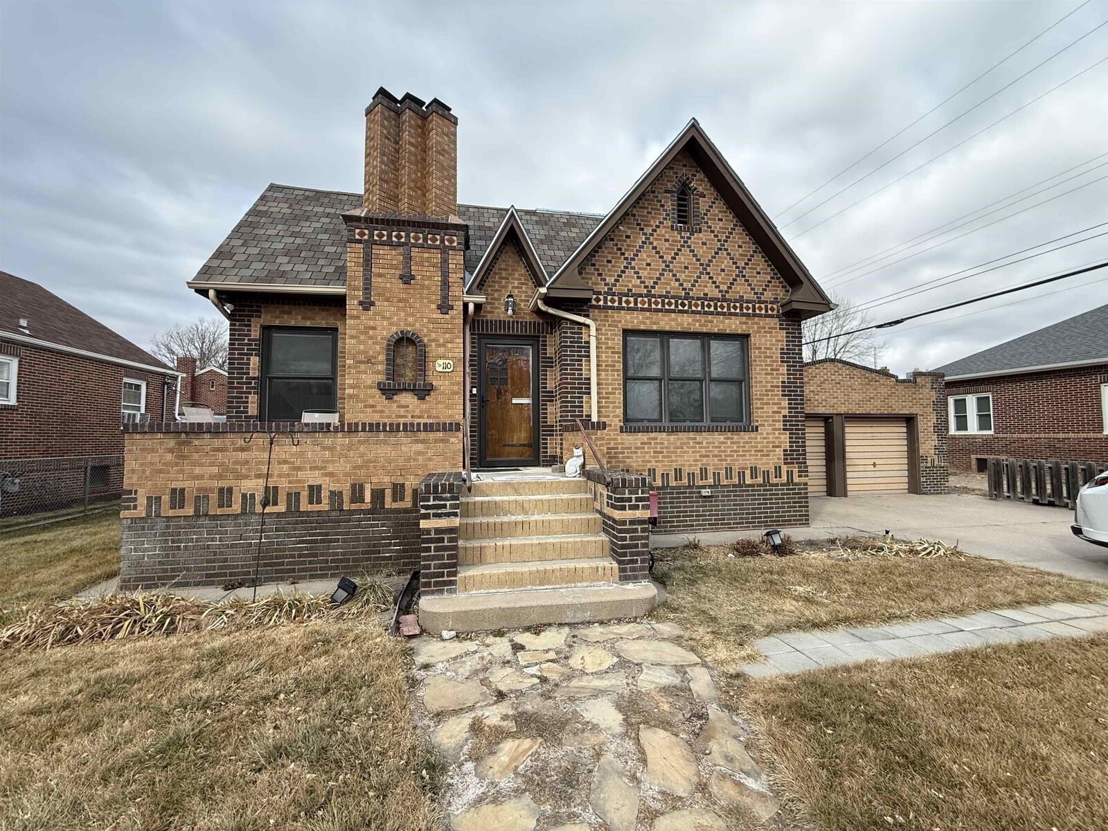Property Photo:  110 N Oak  NE 69101 