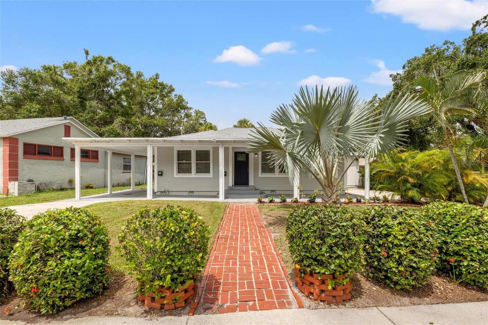 Property Photo: 2835 Valencia Way S FL 33705