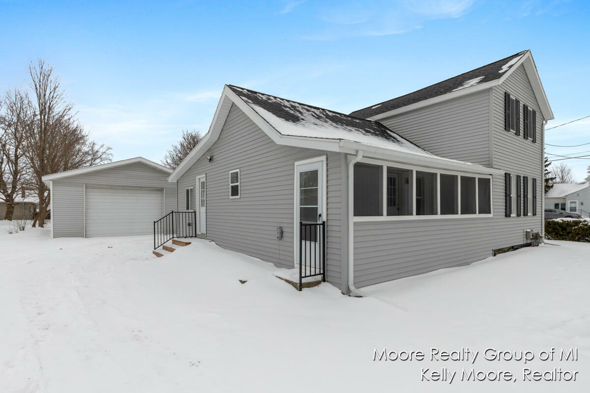 Property Photo:  292 W Muskegon Street  MI 49319 