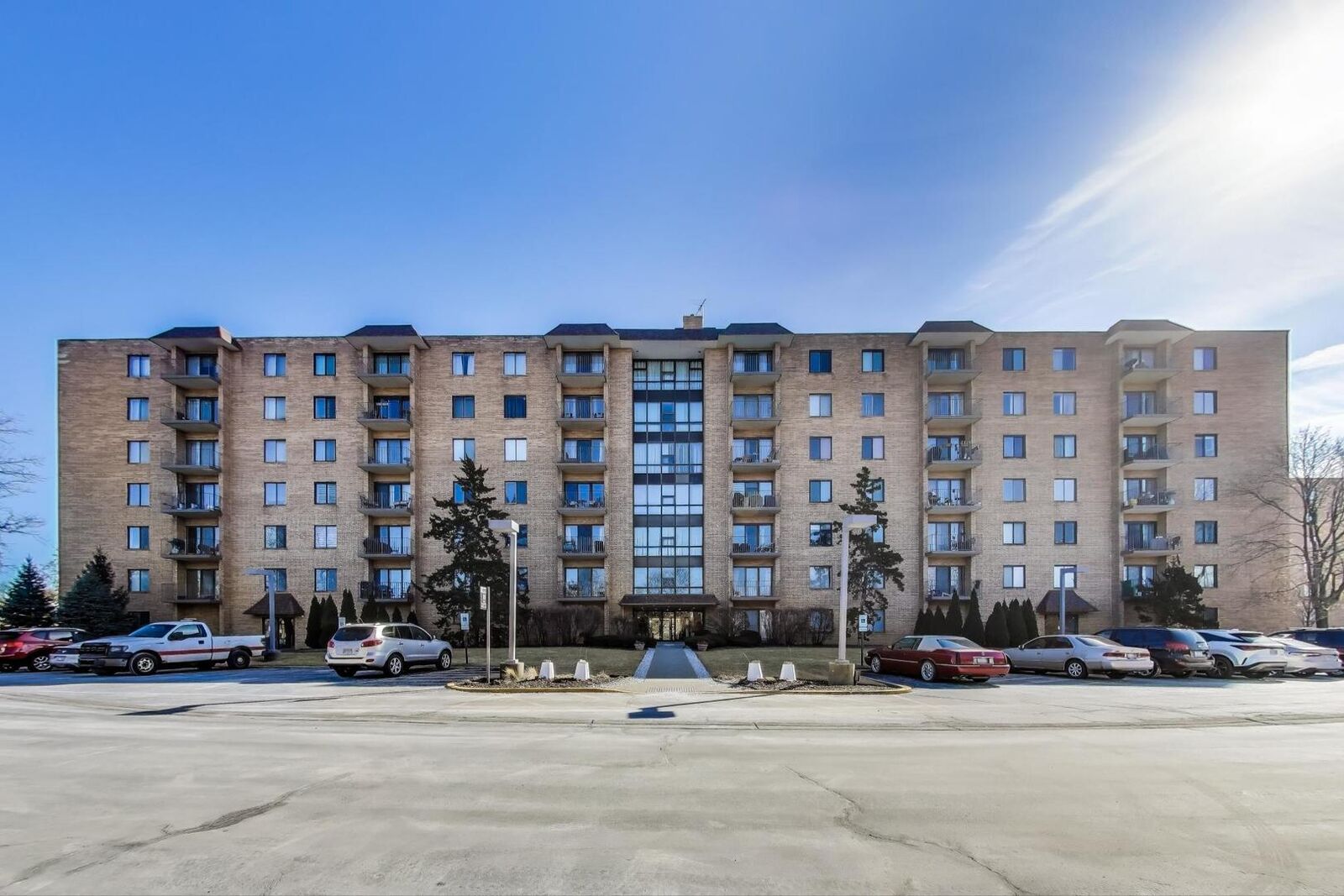 Property Photo:  1727 W Crystal Lane 705  IL 60056 