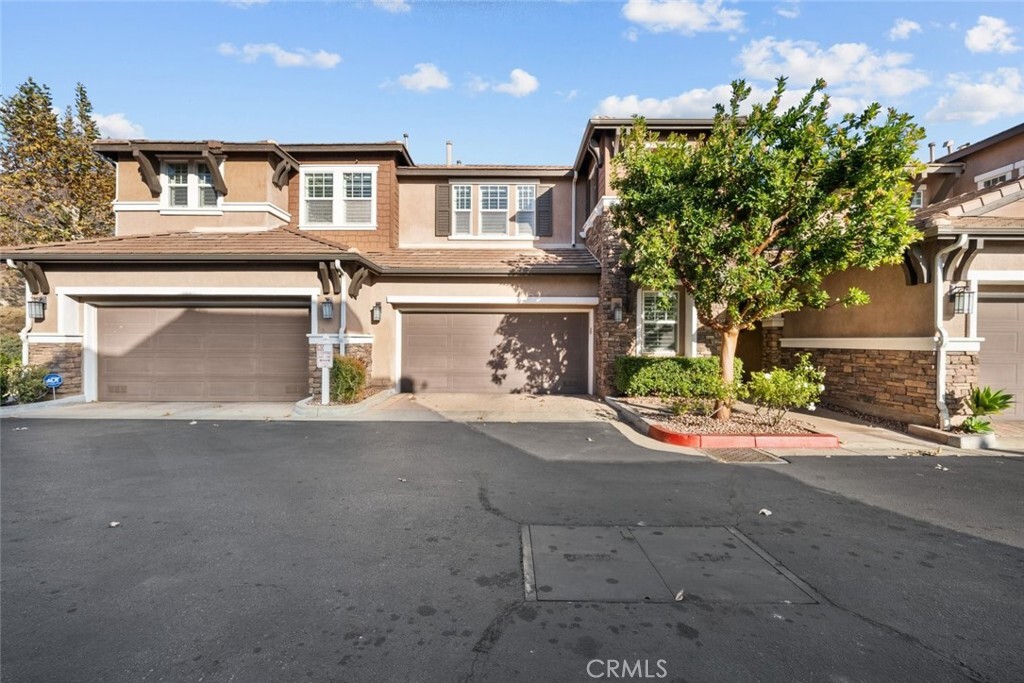Property Photo: 16410 Nicklaus Drive 142 CA 91342