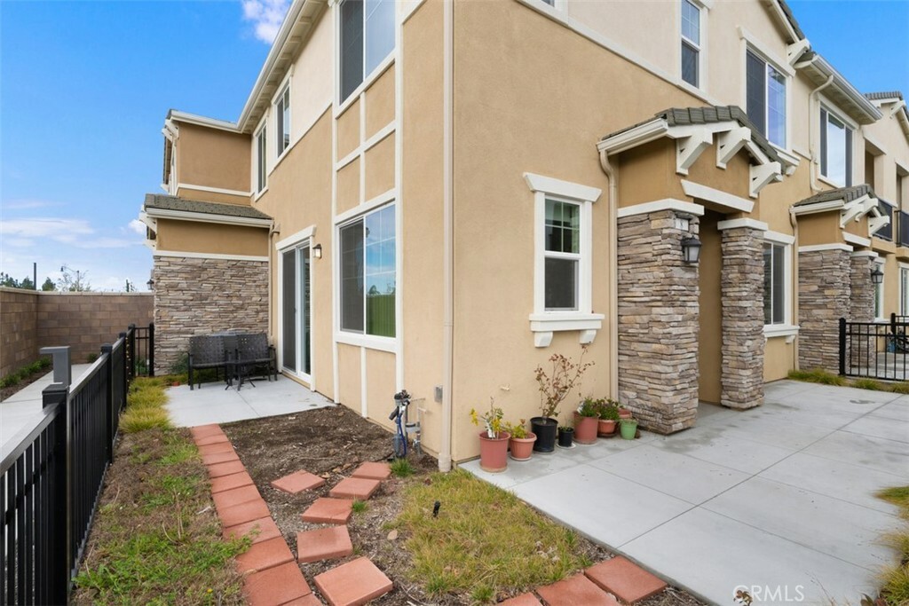 Property Photo:  16651 Wyndham Lane 8  CA 92336 