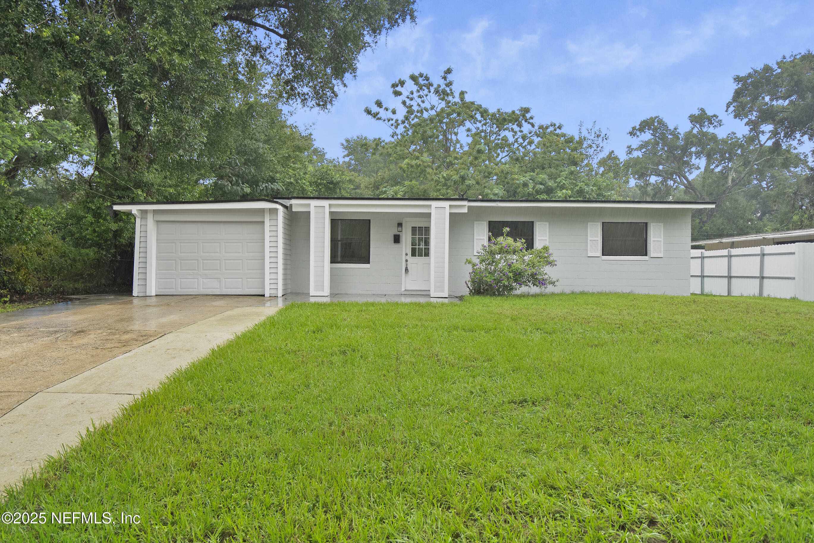 Property Photo:  7151 King Arthur Road N  FL 32211 