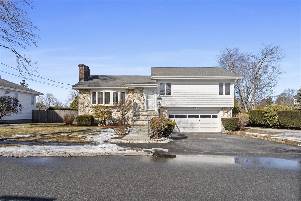 Property Photo:  5 Arlyn Rd  MA 01945 