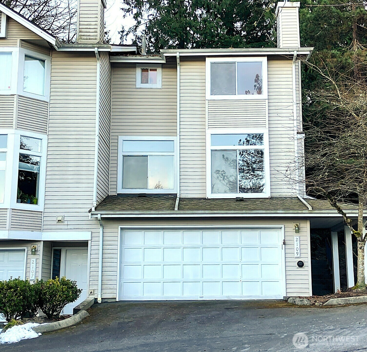 Property Photo:  2109 NW Pacific Elm Drive 2109  WA 98027 