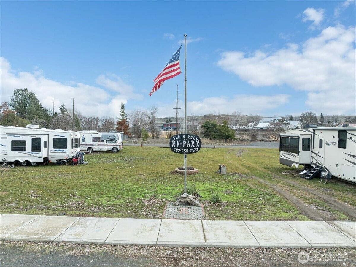Property Photo: 165 N Main Street WA 99371