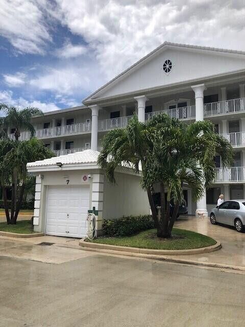 Property Photo: 2811 Village Boulevard 202 FL 33409