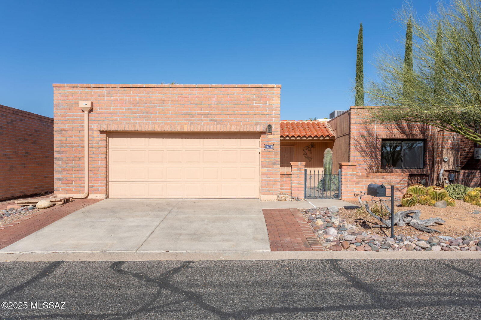 Property Photo: 1675 W Retorno De Manana AZ 85622