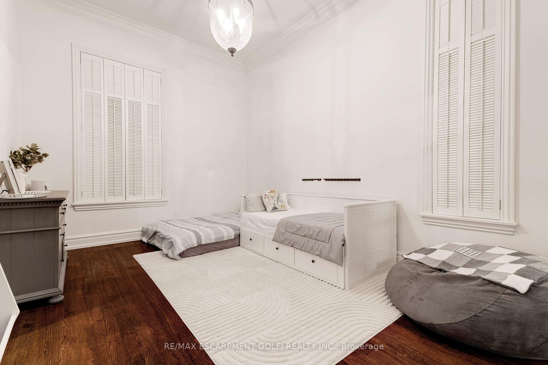Property Photo: 4410 Lakeshore Rd ON L7L 1B4