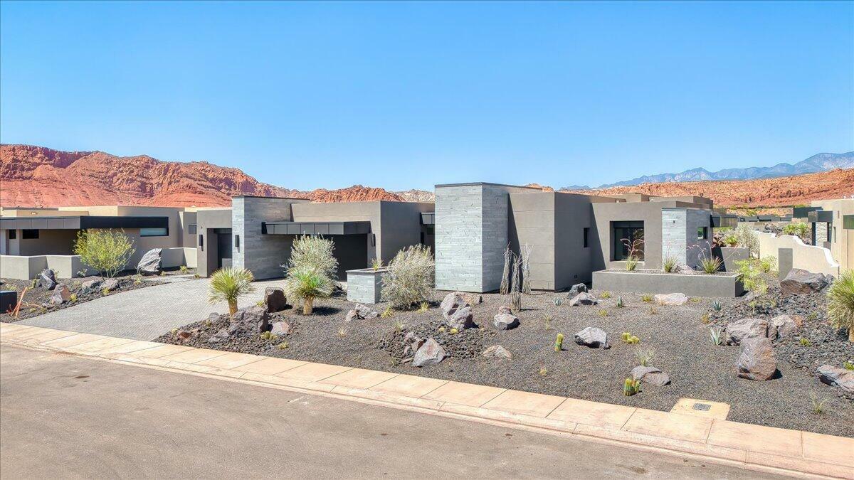 Property Photo: 2888 W Blackhawk Ridge Cir UT 84770