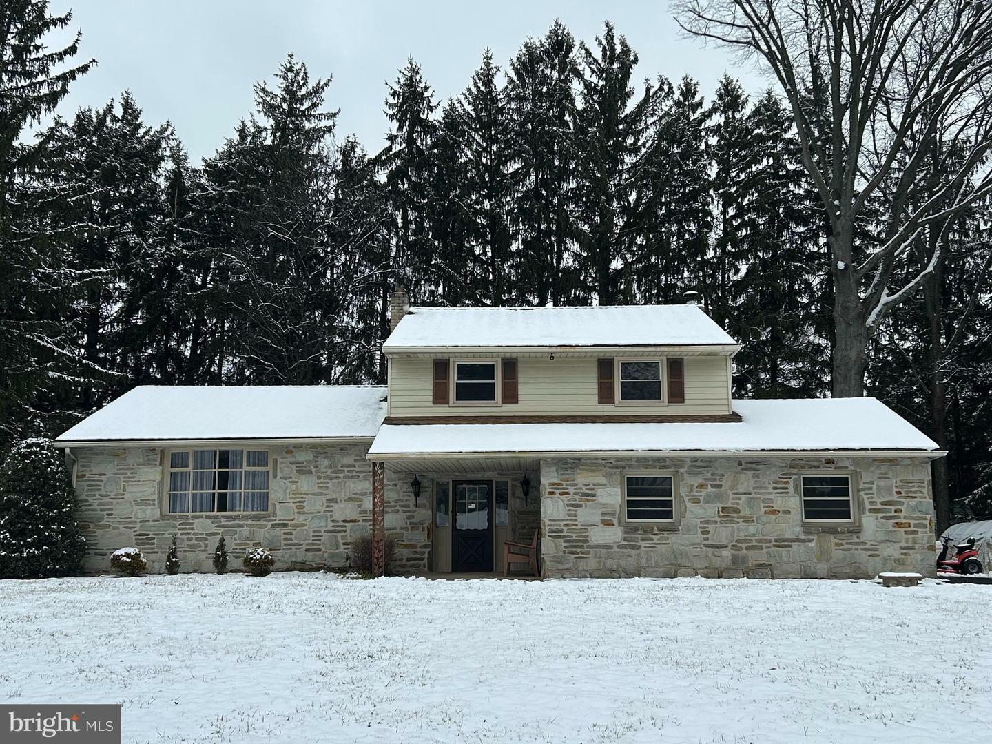 Property Photo:  25 Chestnut Road  PA 18966 