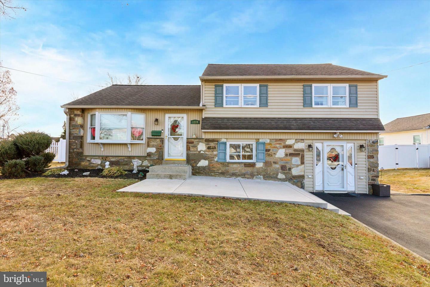 Property Photo:  1239 Dahlia Road  PA 18974 