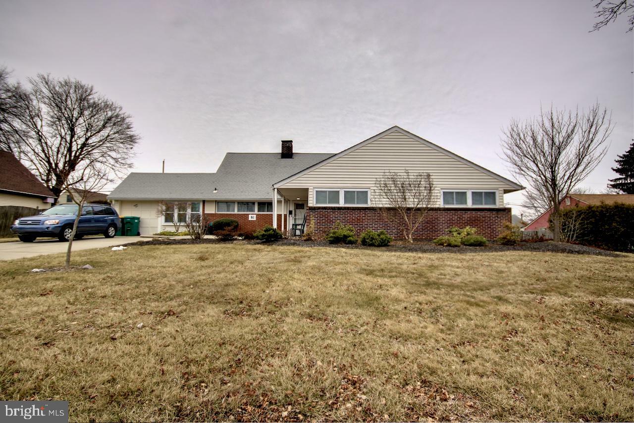 Property Photo:  81 Fieldstone Road  PA 19056 